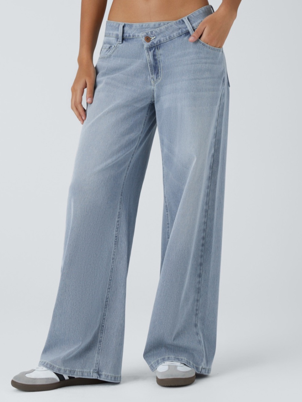 Halara Flex Asymmetric Low Rise Baggy Wide Leg Jeans L Petite Light Wash Stretch